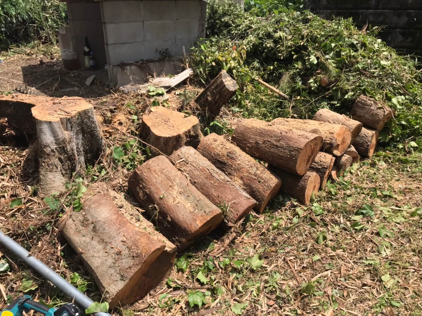 通路は空けておき、人が通れるように集積して最後は清掃作業に移ります